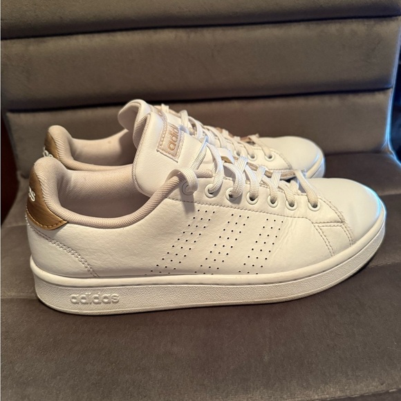 Adidas White Sneakers Women’s Size 8 - Picture 3 of 5